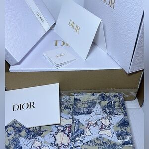 Dior Around the World Exclusive 500 Piece
NWT
Puzzle - Collector's Item